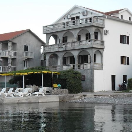 Apartments Petrovic Tivat Eksteriør billede