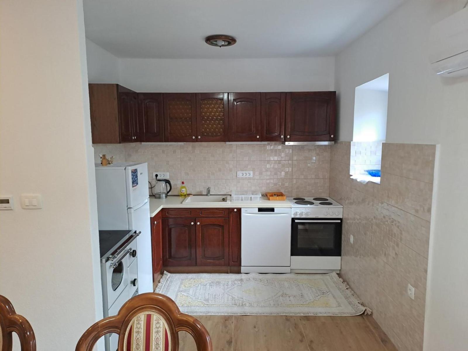 Apartments Petrovic Tivat Eksteriør billede